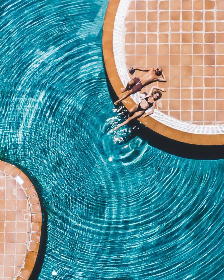 منتجع مونتي سانتو كارفويرو المظهر الخارجي الصورة The pool at the 1018