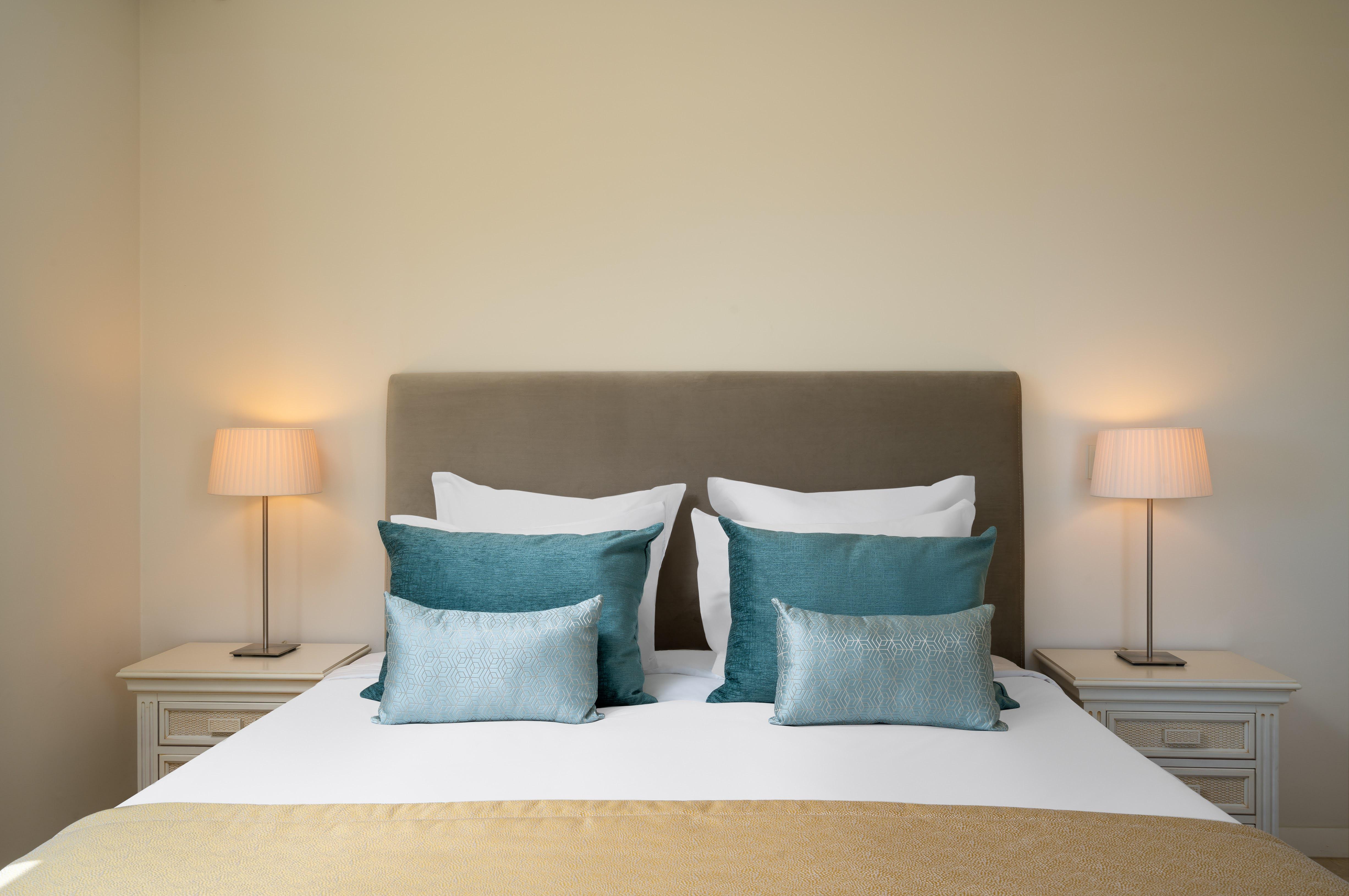 منتجع مونتي سانتو كارفويرو المظهر الخارجي الصورة A bed with cushions