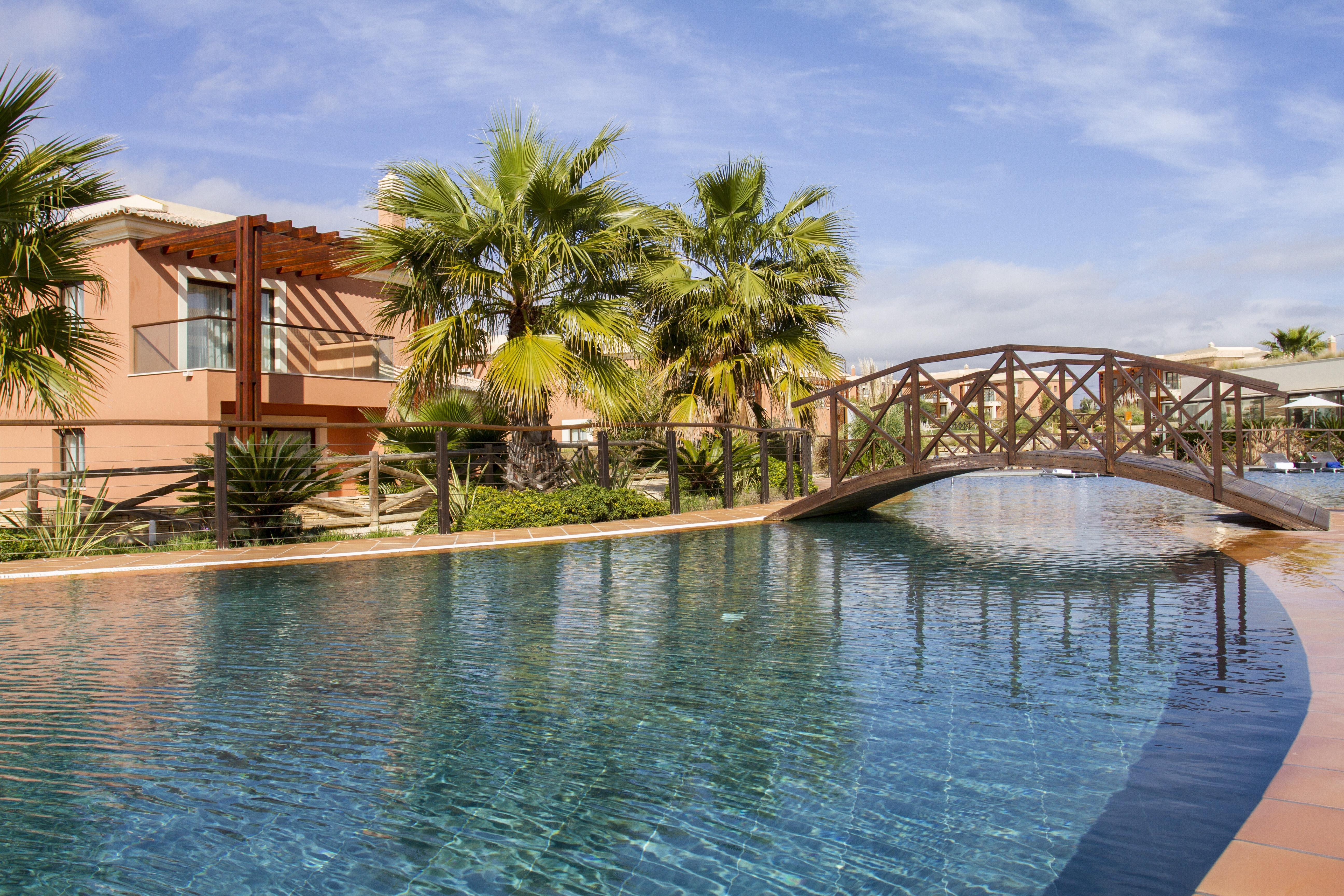 منتجع مونتي سانتو كارفويرو المظهر الخارجي الصورة The swimming pool at the hotel
