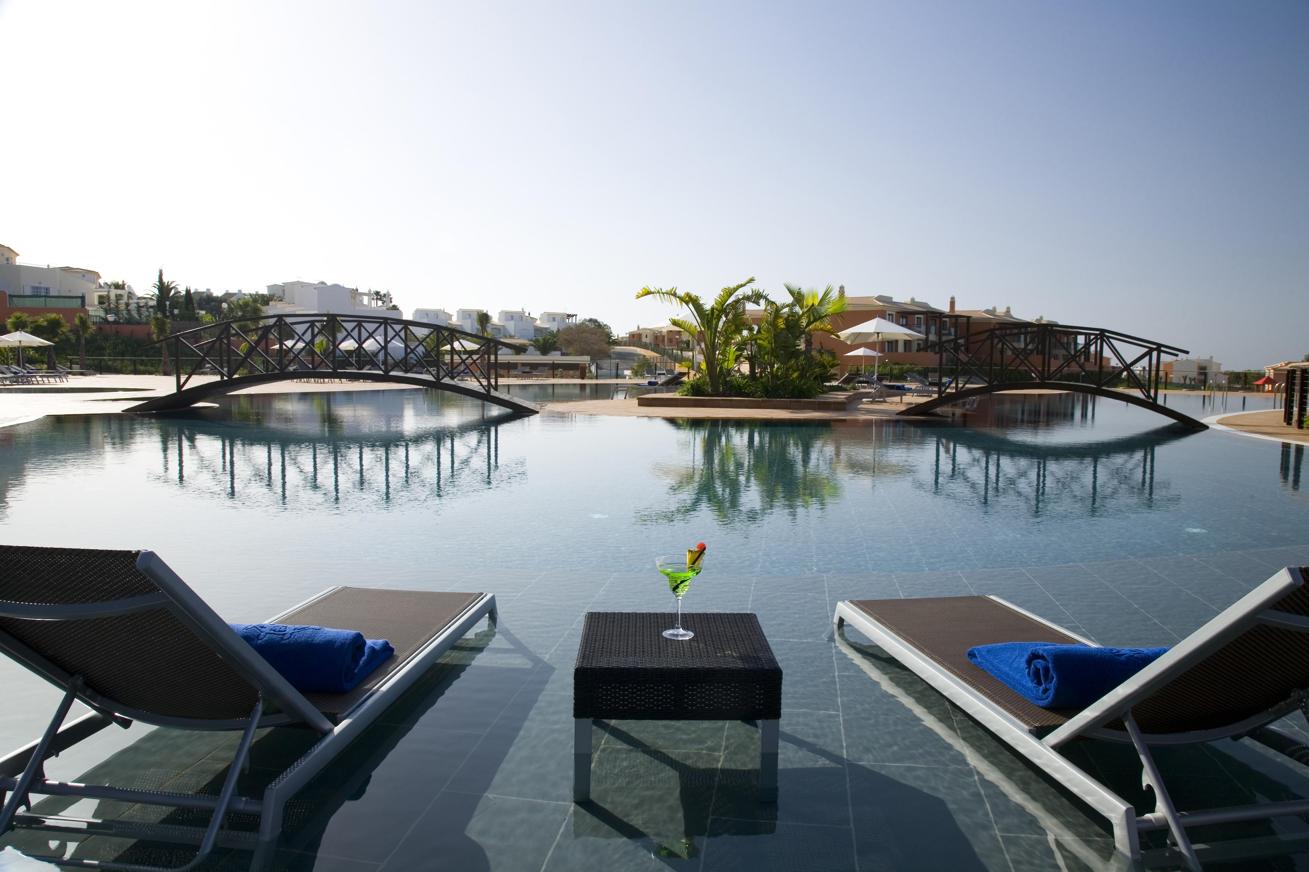 منتجع مونتي سانتو كارفويرو المظهر الخارجي الصورة The swimming pool at the resort