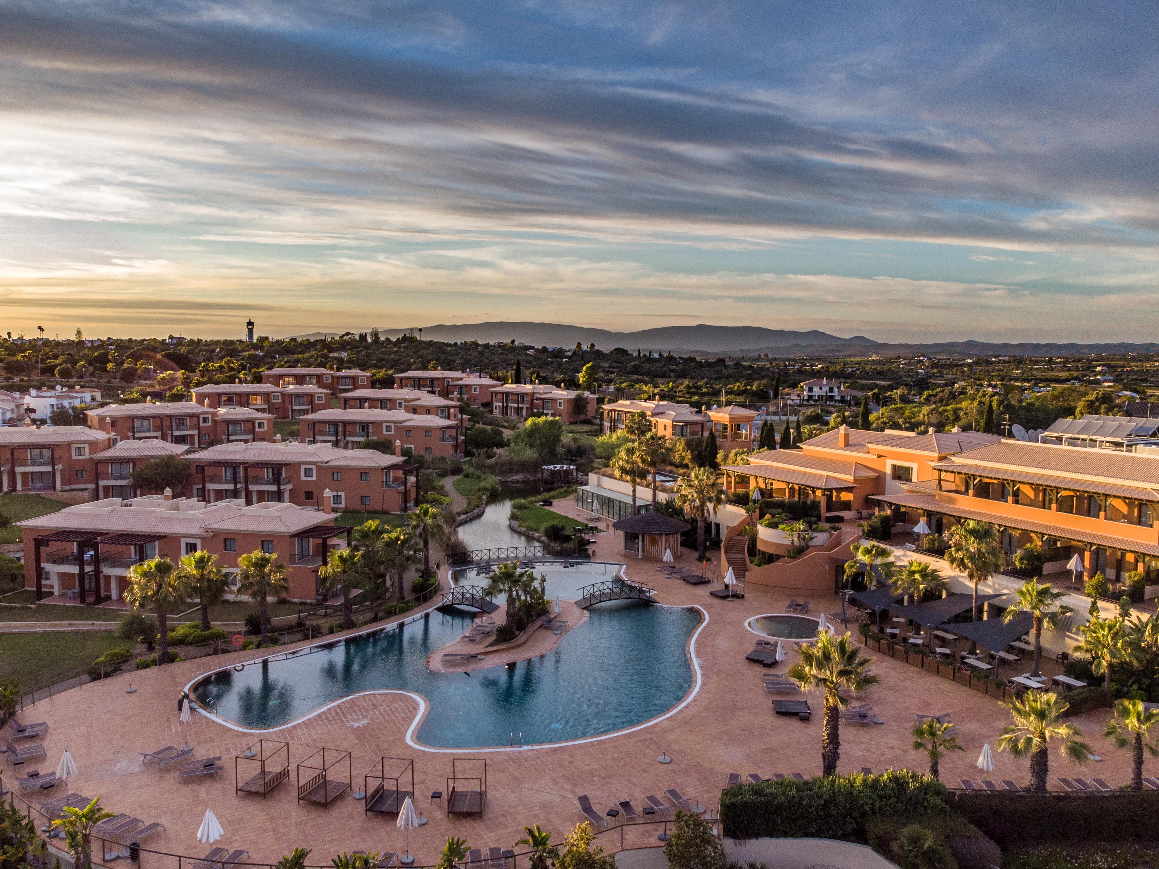 منتجع مونتي سانتو كارفويرو المظهر الخارجي الصورة Aerial view of the hotel