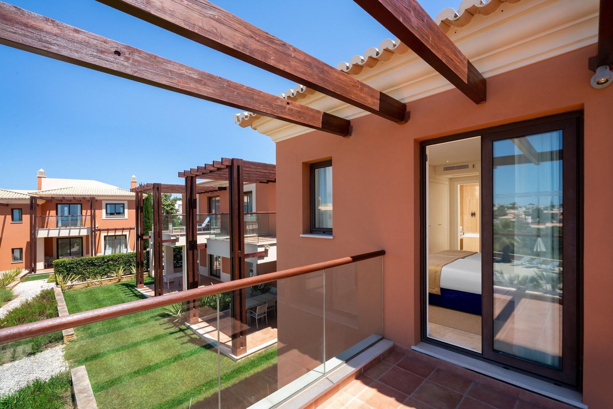 منتجع مونتي سانتو كارفويرو المظهر الخارجي الصورة A pergola over a balcony