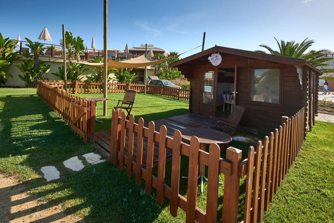 منتجع مونتي سانتو كارفويرو المظهر الخارجي الصورة A garden shed in Spain